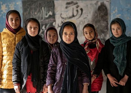 زنان افغان در اعتراض به ممنوعیت تحصیلات دانشگاهی «خون می‌گریند»