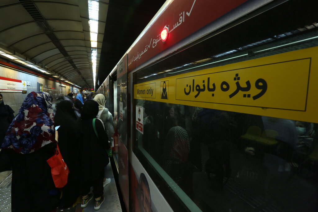 مدیر عامل متروی تهران – در ژاپن هم واگن مخصوص بانوان وجود دارد
