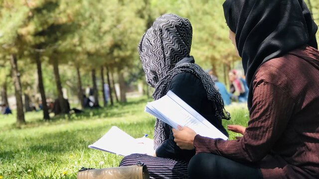 ضرورت ارائه آموزش‌های مهارتی به اتباع افغان با تمرکز بر آموزش زنان و دختران