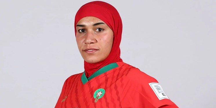 اولین بانوی محجبه در تاریخ جام‌جهانی زنان | فوتبالیست مراکشی تاریخ‌ساز شد