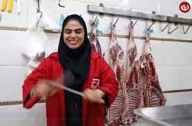 مهارت چشم‌نواز یک دختر جوان در قصابی؛ هنرنمایی با چاقو، ساطور و مچ‌بند ایران!