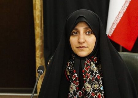 عیادت بهروزآذر از دانشجویان مسموم در خوابگاه دانشگاه شهید بهشتی