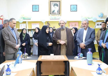 بحران هویتی زنان غرب حاصل دوری از نقش مادری و همسری است