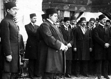 احمدشاه اصلا جواهر نمی‌خرید/ اطرافیان  او را خسیس می‌دانستند