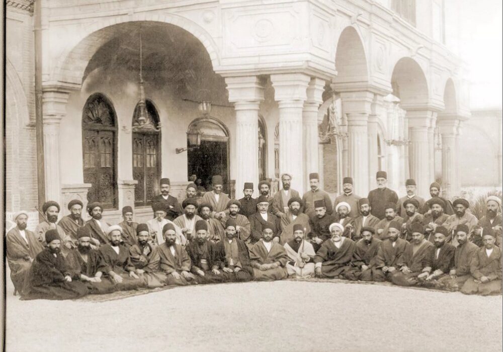 تحریف:مشروطه، جنبش همگان یا توطئه اقلیت؟ / از ناکامی مشروطه تا تولد انقلاب؛ نگاه رهبران انقلاب ۵۷ به یک پروژه ناتمام