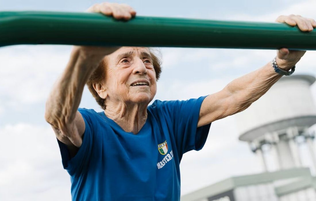 راز جوانیِ عضلات در سالمندی/ چگونه یک زن ۹۲ ساله رکورد جهانی دو را شکست؟/ بررسی عملکرد بدنی خارقالعاده این زن دونده