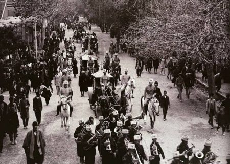 مردم برای عروسی احمدشاه سنگ‌تمام گذاشتند/ عروس را با کالسکه طلا به اندرون بردند