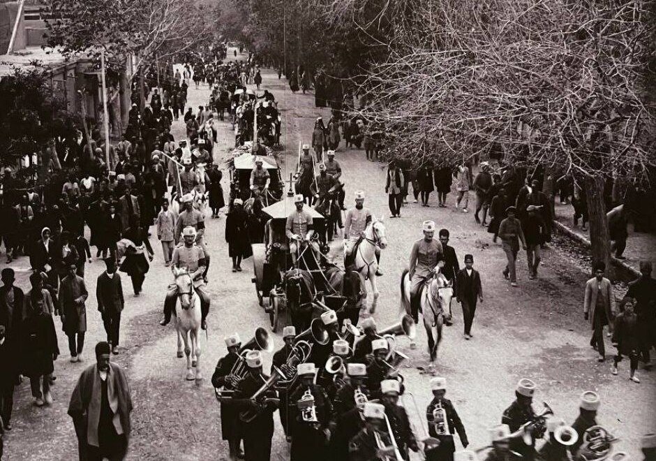 مردم برای عروسی احمدشاه سنگتمام گذاشتند/ عروس را با کالسکه طلا به اندرون بردند