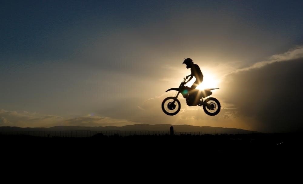 سانحه تلخ در پیست موتورکراس برای دختر موتورسوار