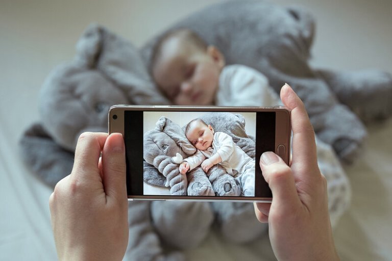 سایه سنگین مامفلوئنسرها بر سلامت روان مادران