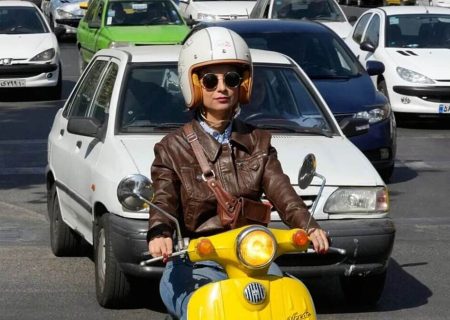 گزارش رسانه آمریکایی از موتورسواری زنان در ایران/ «یک افسر پلیس راهنمایی و رانندگی باعث شد احساس دلگرمی و امنیت بیشتری کنم»/ عکس